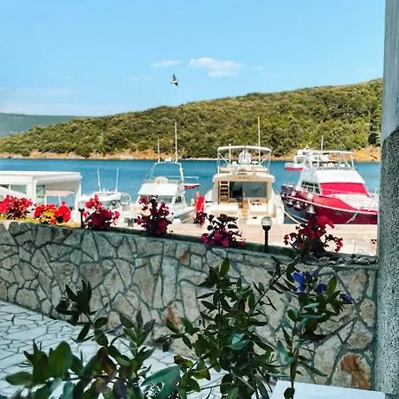 Guesthouse Porto Cres Esterno foto